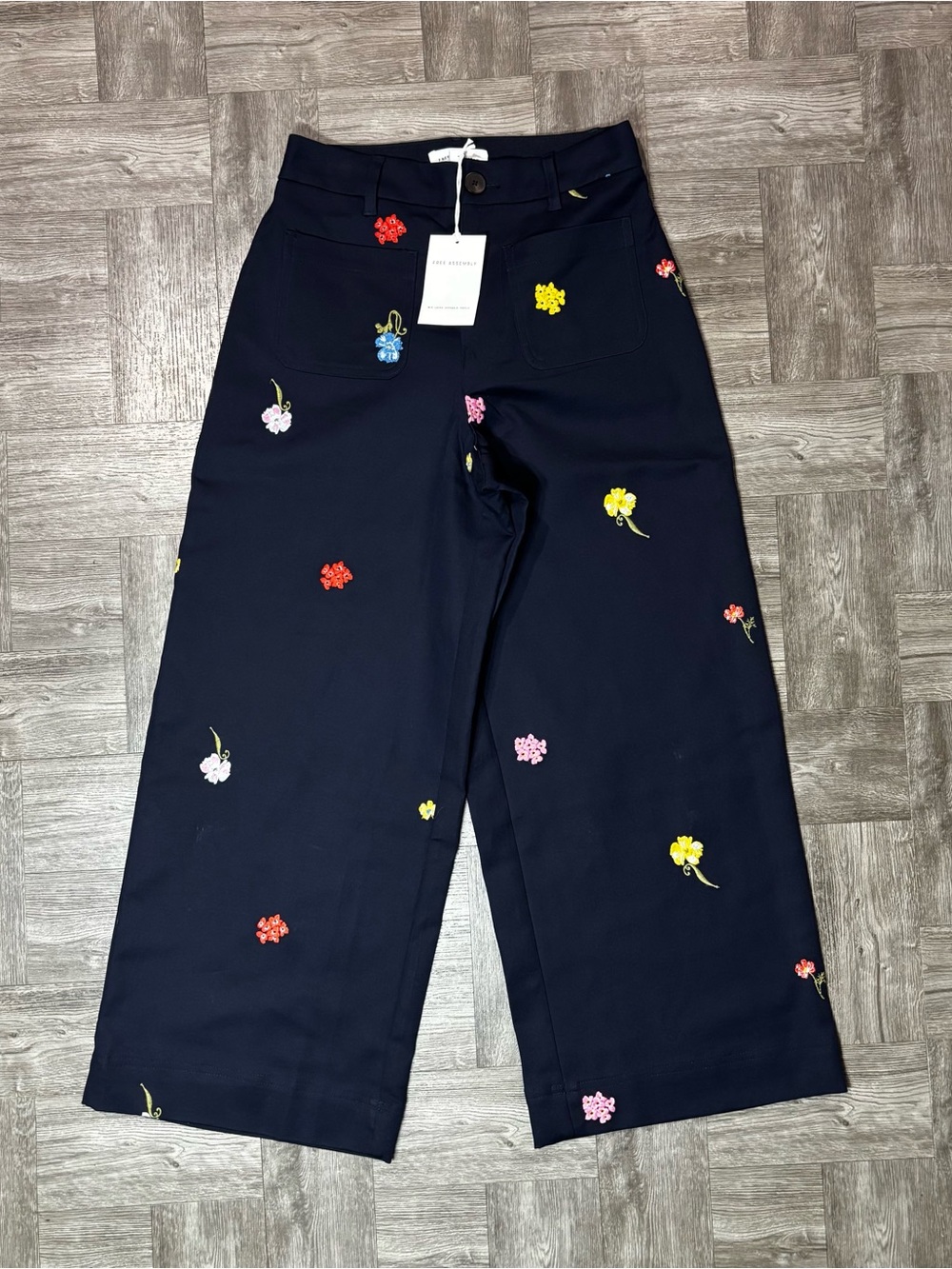 Free Assembly Women's and Cropped Pants with Patch Pockets Size 0